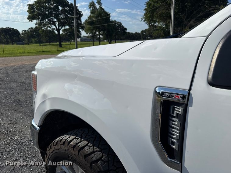 image for item ET6459 2020 Ford F250 Super Duty Crew Cab pickup truck