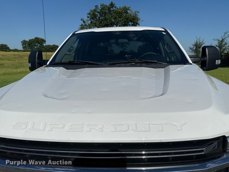 image for item ET6459 2020 Ford F250 Super Duty Crew Cab pickup truck