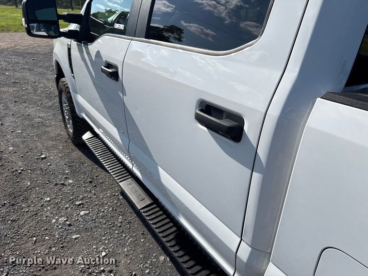 image for item ET6459 2020 Ford F250 Super Duty Crew Cab pickup truck