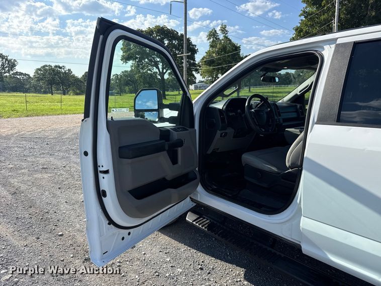 image for item ET6459 2020 Ford F250 Super Duty Crew Cab pickup truck