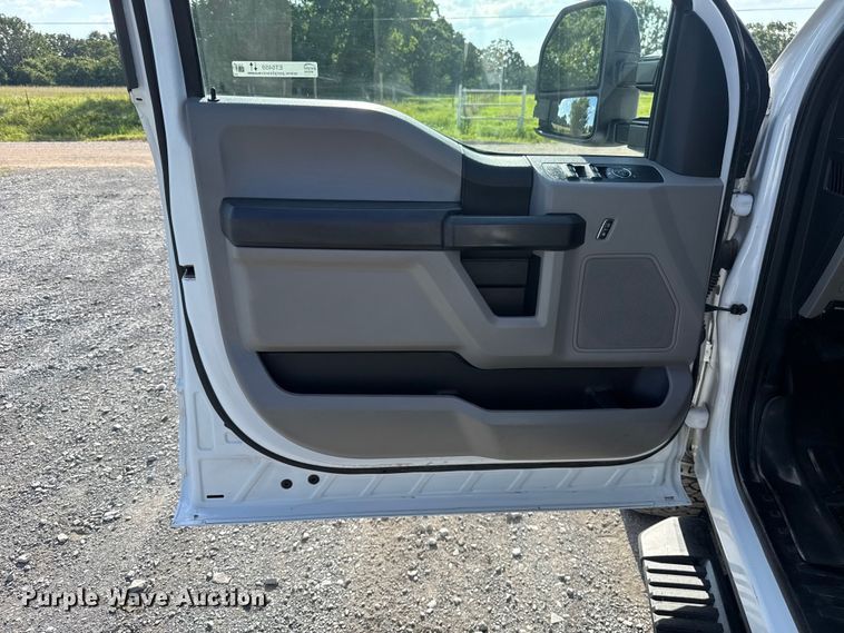 image for item ET6459 2020 Ford F250 Super Duty Crew Cab pickup truck