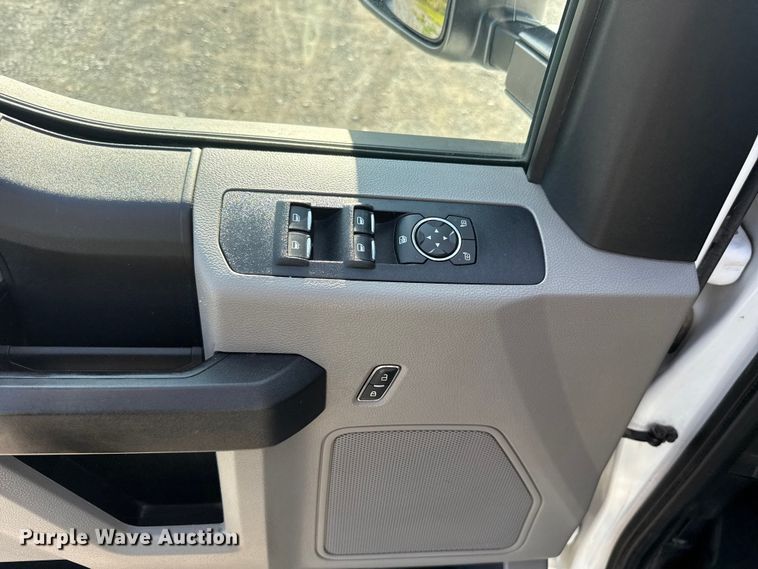 image for item ET6459 2020 Ford F250 Super Duty Crew Cab pickup truck
