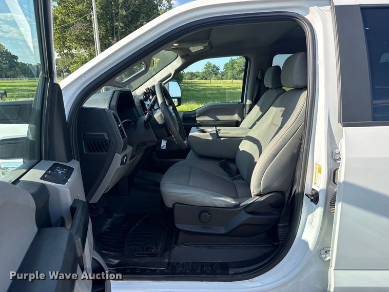 image for item ET6459 2020 Ford F250 Super Duty Crew Cab pickup truck