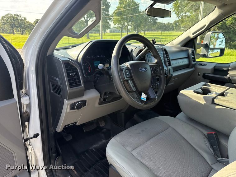 image for item ET6459 2020 Ford F250 Super Duty Crew Cab pickup truck