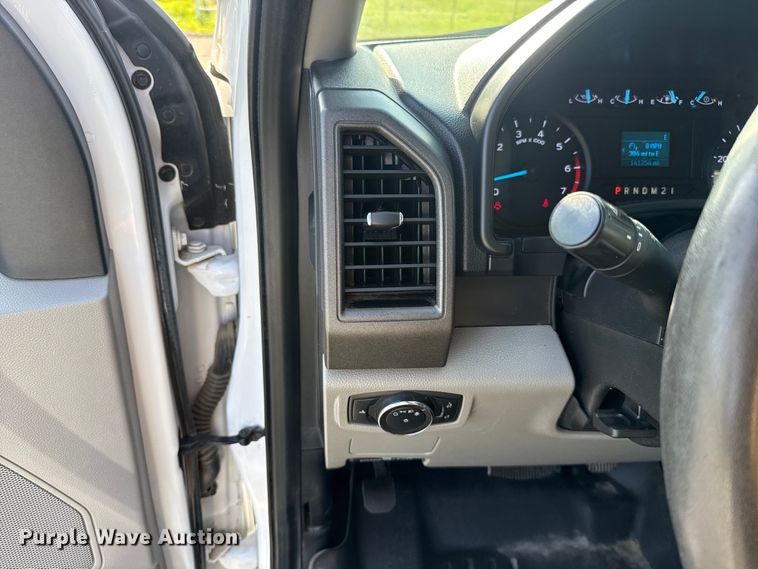 image for item ET6459 2020 Ford F250 Super Duty Crew Cab pickup truck