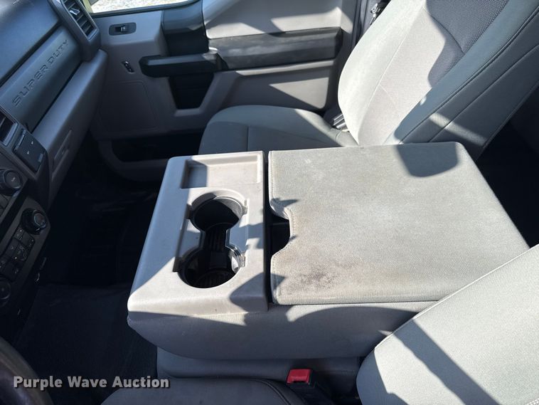 image for item ET6459 2020 Ford F250 Super Duty Crew Cab pickup truck