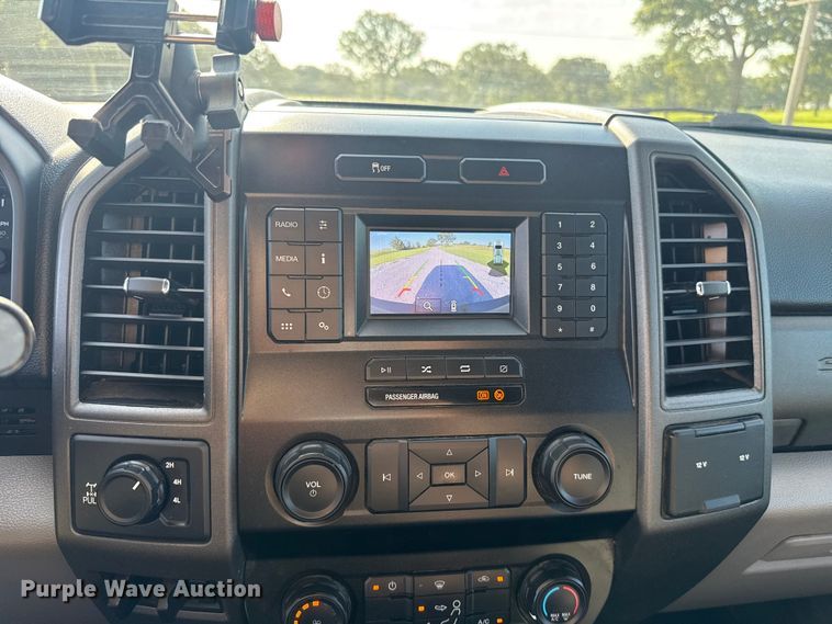 image for item ET6459 2020 Ford F250 Super Duty Crew Cab pickup truck