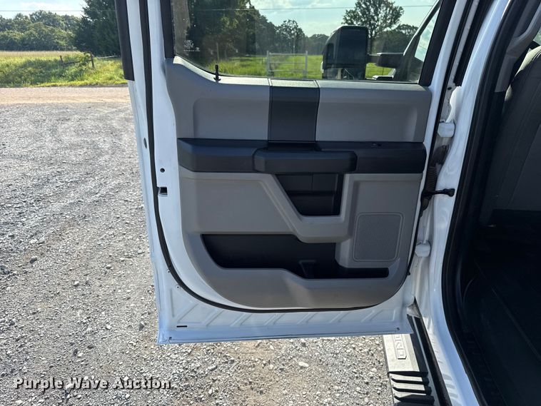image for item ET6459 2020 Ford F250 Super Duty Crew Cab pickup truck