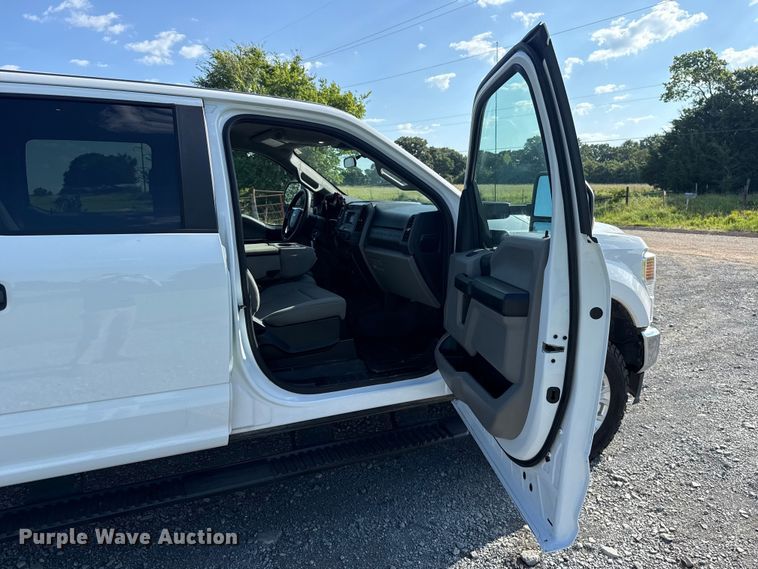 image for item ET6459 2020 Ford F250 Super Duty Crew Cab pickup truck