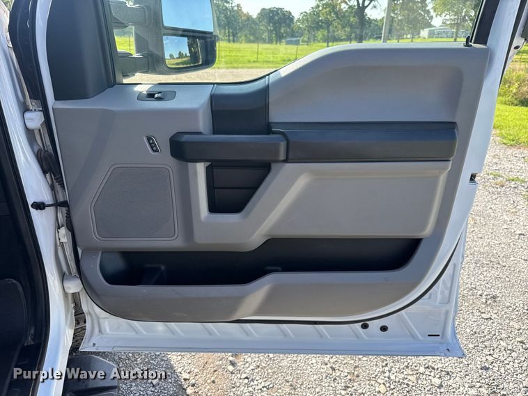image for item ET6459 2020 Ford F250 Super Duty Crew Cab pickup truck