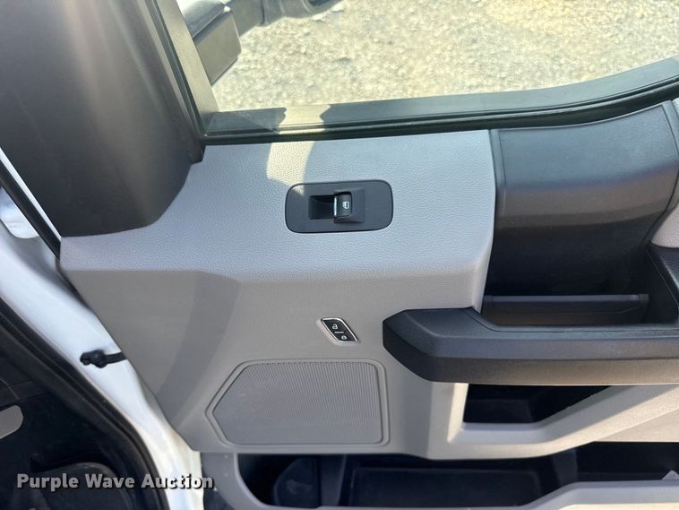 image for item ET6459 2020 Ford F250 Super Duty Crew Cab pickup truck