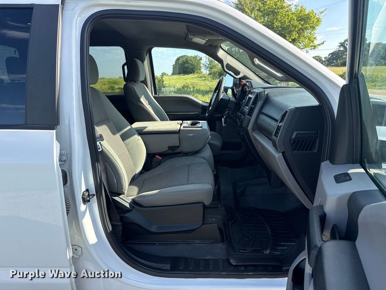 image for item ET6459 2020 Ford F250 Super Duty Crew Cab pickup truck