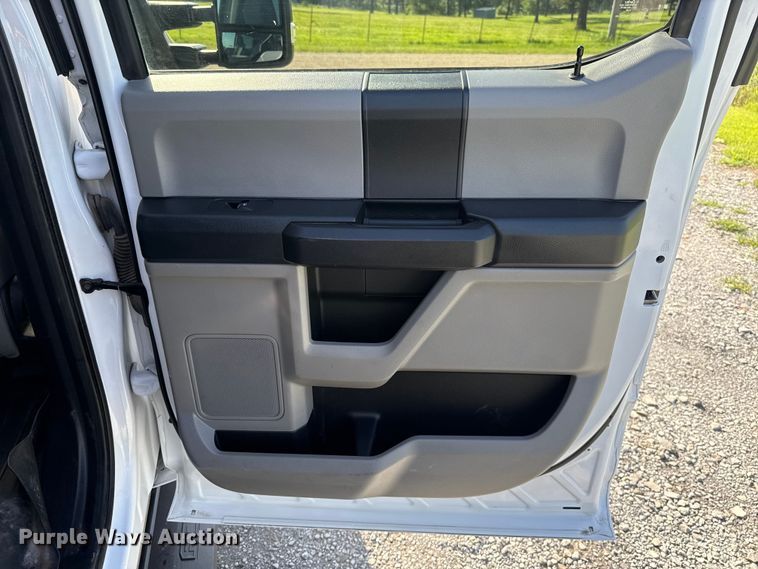 image for item ET6459 2020 Ford F250 Super Duty Crew Cab pickup truck