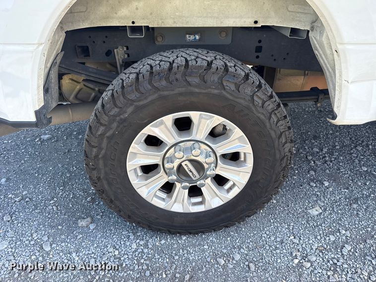 image for item ET6459 2020 Ford F250 Super Duty Crew Cab pickup truck