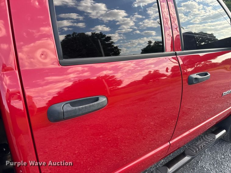 image for item ET6460 2003 Dodge Ram 3500 Crew Cab flatbed pickup truck