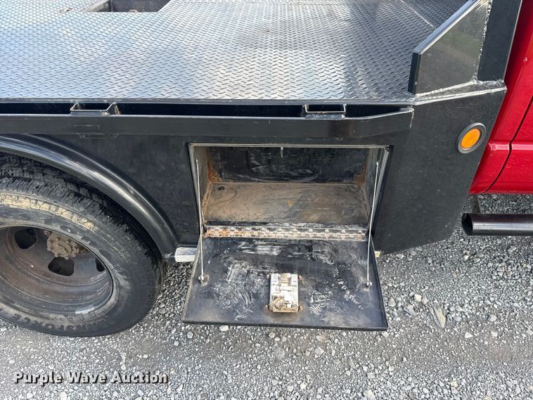image for item ET6460 2003 Dodge Ram 3500 Crew Cab flatbed pickup truck