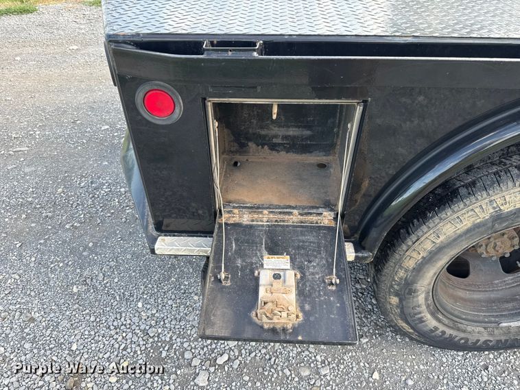image for item ET6460 2003 Dodge Ram 3500 Crew Cab flatbed pickup truck