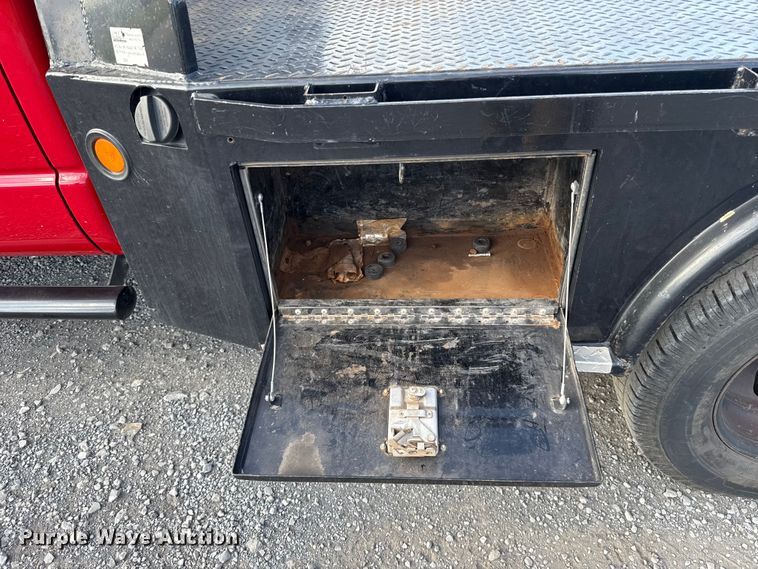 image for item ET6460 2003 Dodge Ram 3500 Crew Cab flatbed pickup truck