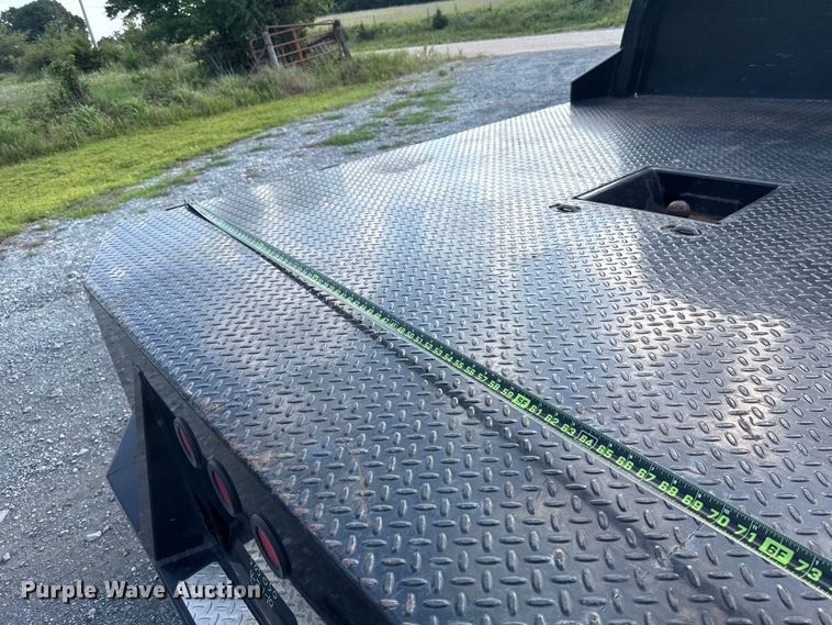 image for item ET6460 2003 Dodge Ram 3500 Crew Cab flatbed pickup truck