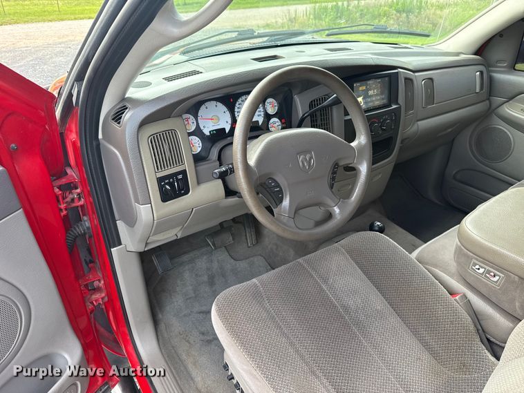 image for item ET6460 2003 Dodge Ram 3500 Crew Cab flatbed pickup truck