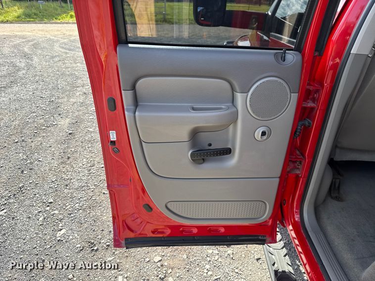 image for item ET6460 2003 Dodge Ram 3500 Crew Cab flatbed pickup truck