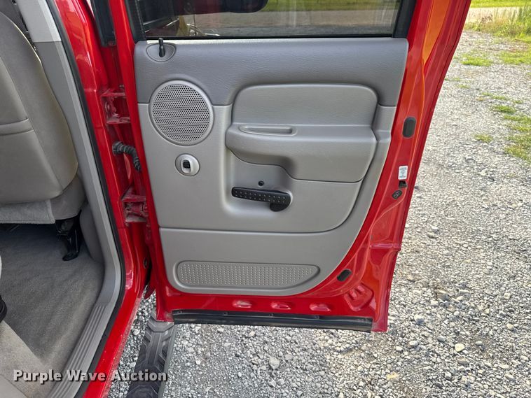 image for item ET6460 2003 Dodge Ram 3500 Crew Cab flatbed pickup truck