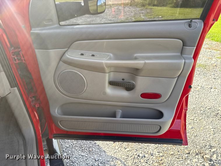image for item ET6460 2003 Dodge Ram 3500 Crew Cab flatbed pickup truck