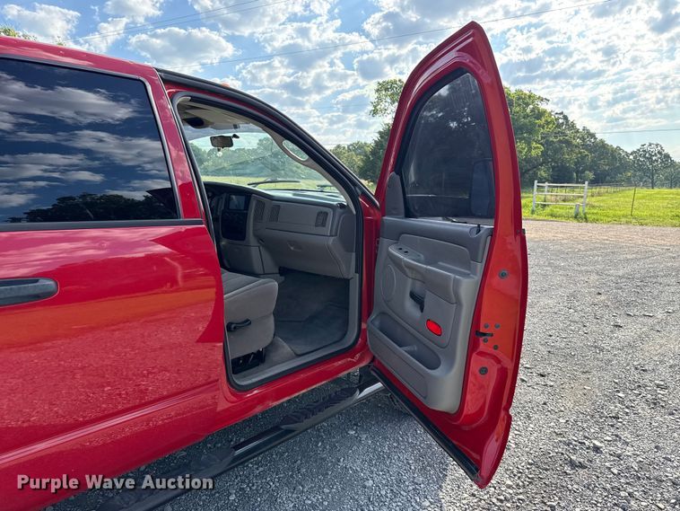 image for item ET6460 2003 Dodge Ram 3500 Crew Cab flatbed pickup truck