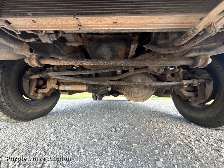 image for item ET6460 2003 Dodge Ram 3500 Crew Cab flatbed pickup truck
