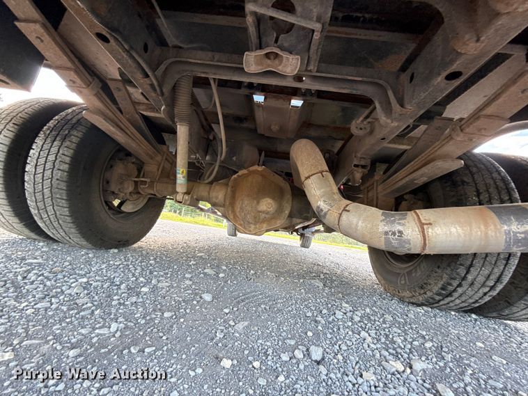 image for item ET6460 2003 Dodge Ram 3500 Crew Cab flatbed pickup truck