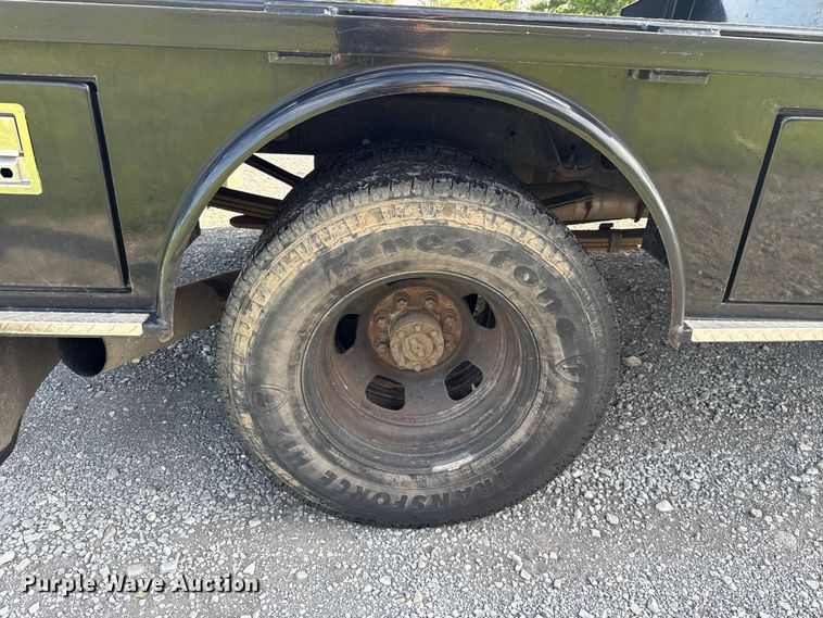 image for item ET6460 2003 Dodge Ram 3500 Crew Cab flatbed pickup truck