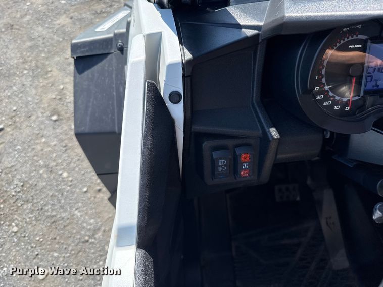 image for item ET6462 2019 Polaris General utility vehicle