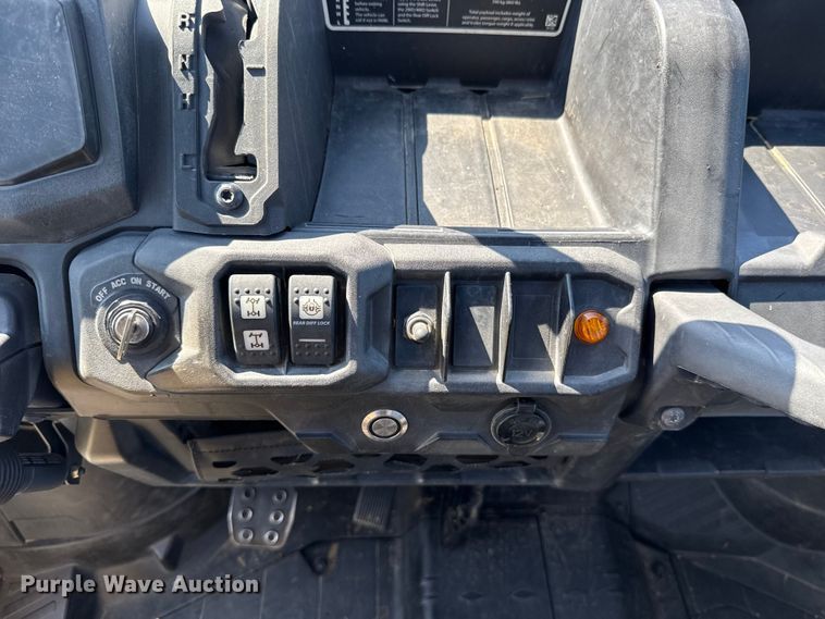 image for item ET6463 2021 Can-am Defender Max utility vehicle