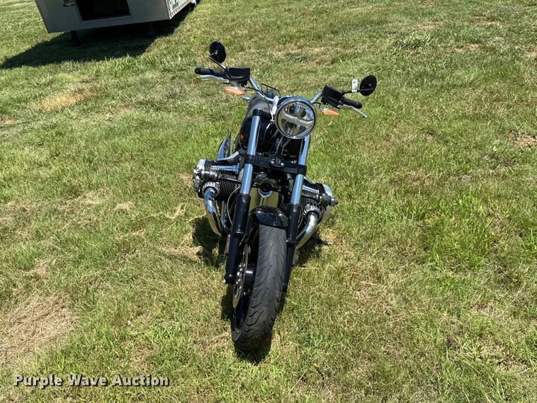 image for item ET6465 2023 BMW R18 motorcycle