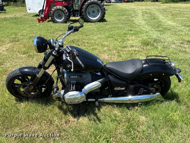 image for item ET6465 2023 BMW R18 motorcycle