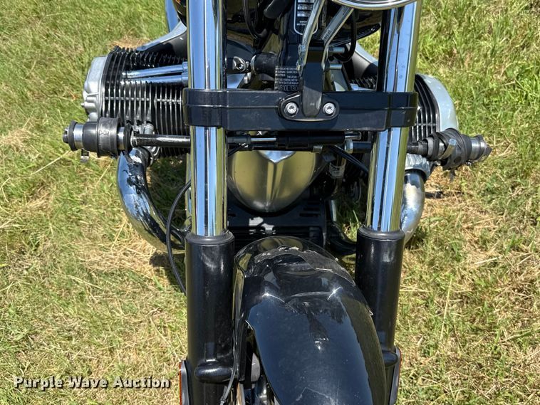 image for item ET6465 2023 BMW R18 motorcycle