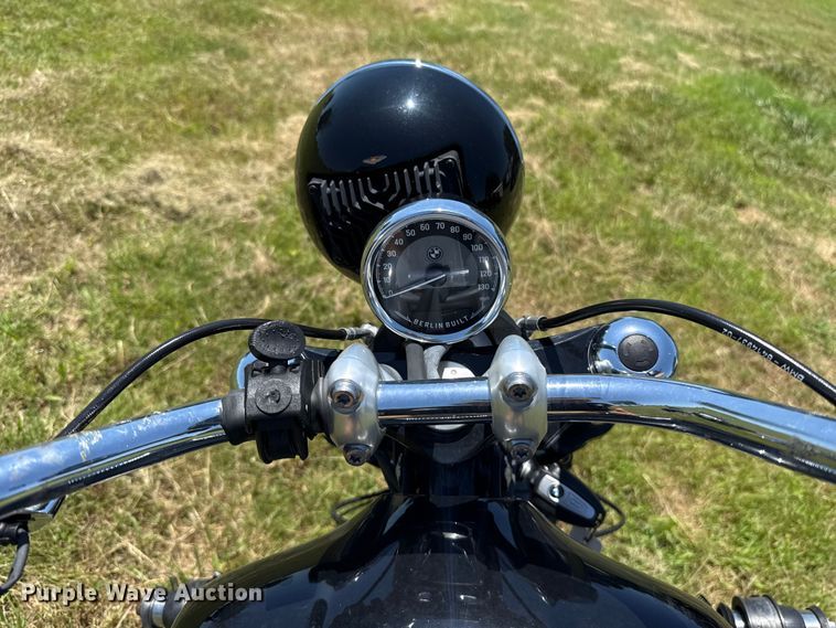 image for item ET6465 2023 BMW R18 motorcycle