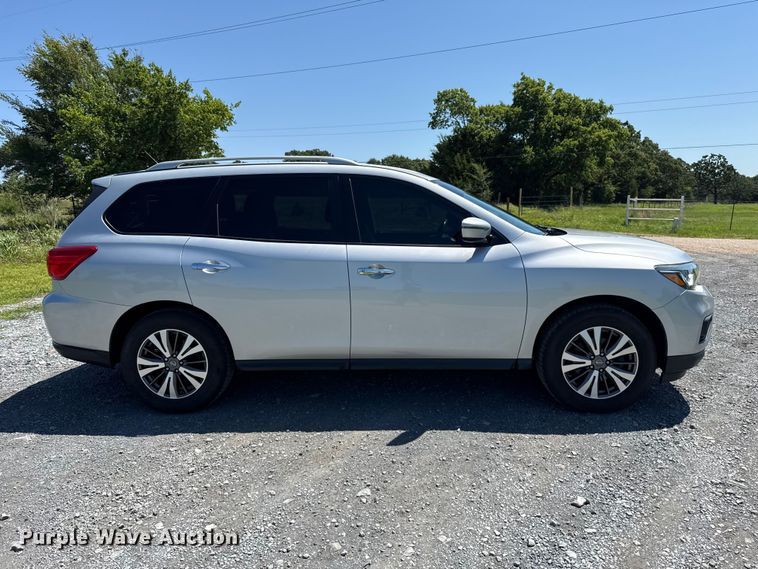 image for item ET6475 2017 Nissan Pathfinder SUV