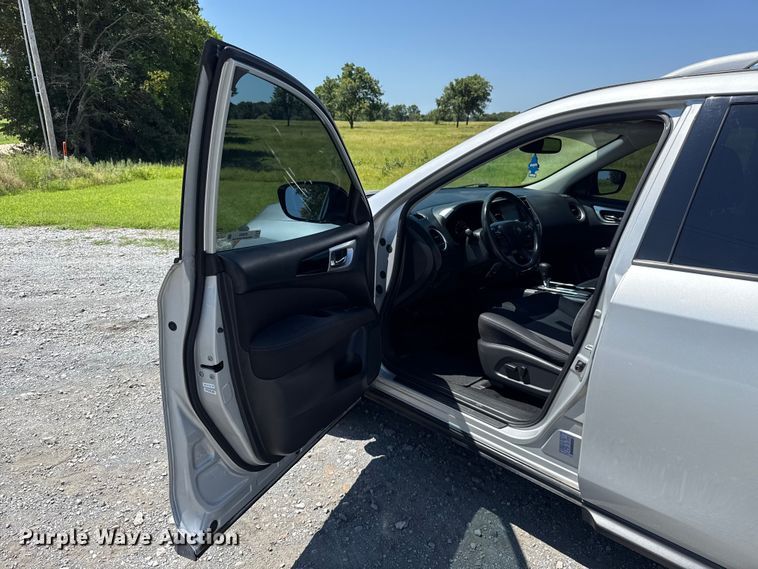 image for item ET6475 2017 Nissan Pathfinder SUV