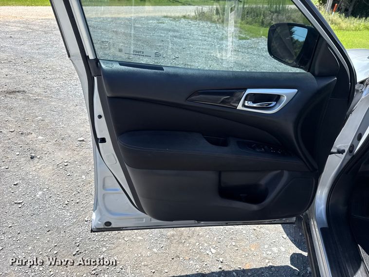 image for item ET6475 2017 Nissan Pathfinder SUV