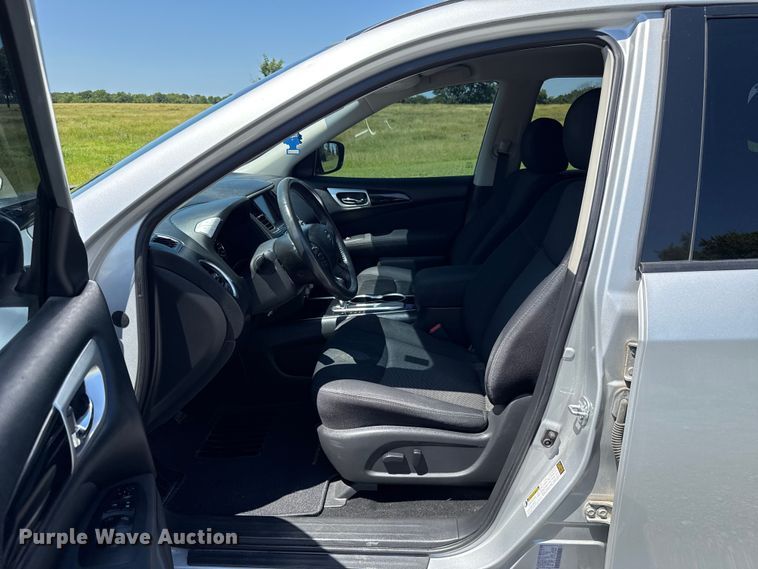 image for item ET6475 2017 Nissan Pathfinder SUV
