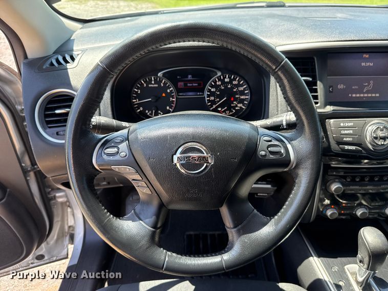 image for item ET6475 2017 Nissan Pathfinder SUV