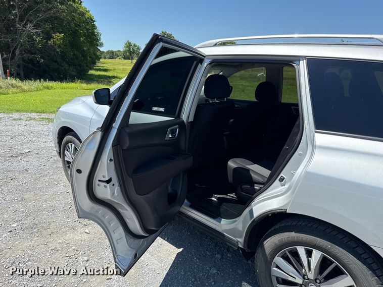 image for item ET6475 2017 Nissan Pathfinder SUV