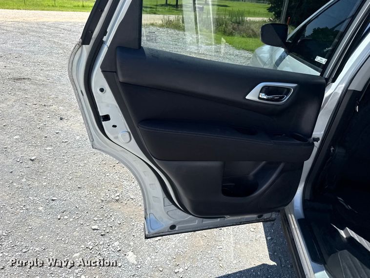 image for item ET6475 2017 Nissan Pathfinder SUV