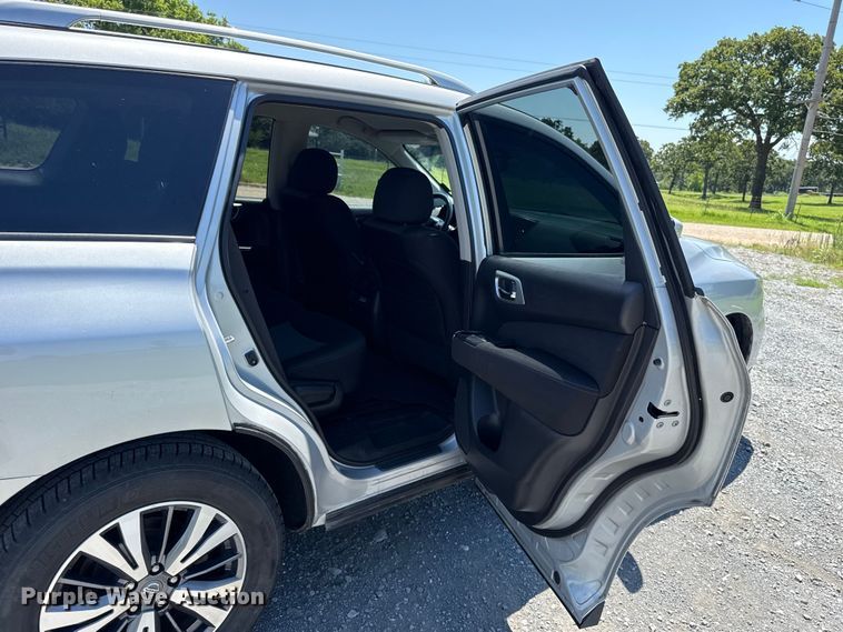 image for item ET6475 2017 Nissan Pathfinder SUV