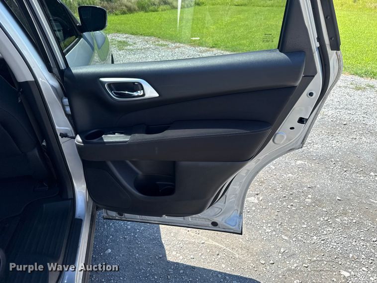 image for item ET6475 2017 Nissan Pathfinder SUV