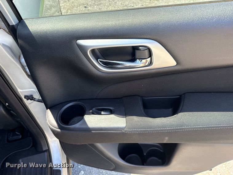 image for item ET6475 2017 Nissan Pathfinder SUV