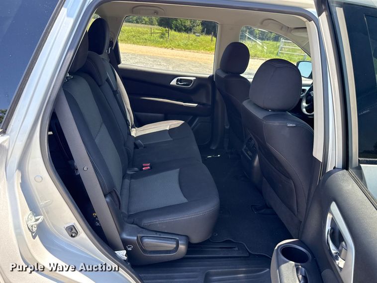 image for item ET6475 2017 Nissan Pathfinder SUV