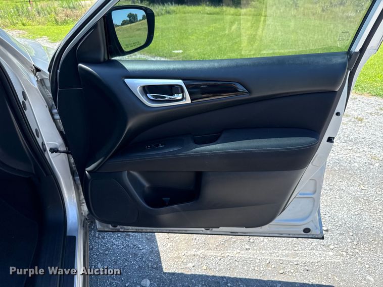 image for item ET6475 2017 Nissan Pathfinder SUV