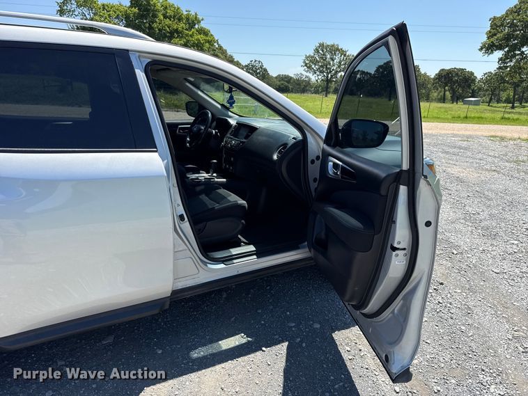 image for item ET6475 2017 Nissan Pathfinder SUV